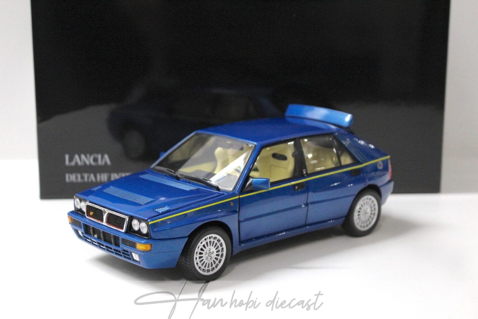 Lancia Delta HF Integrale Blue Metallic 1:18 Kyosho