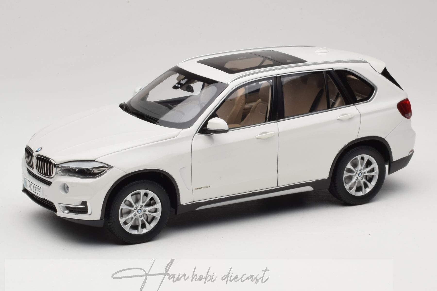 BMW X5 F15 (2013-2018) (White) 1:18 PARAGON Diecast