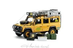 Land Rover Defender 110 Camel Trophy 1:18 Almost Real