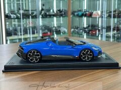 1/18 Bugatti W16 Mistral – MR Collection Limited 249 pcs)