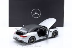 MERCEDES BENZ SL63 AMG (R232) CABRIOLET 2022 İ SCALE 1:18