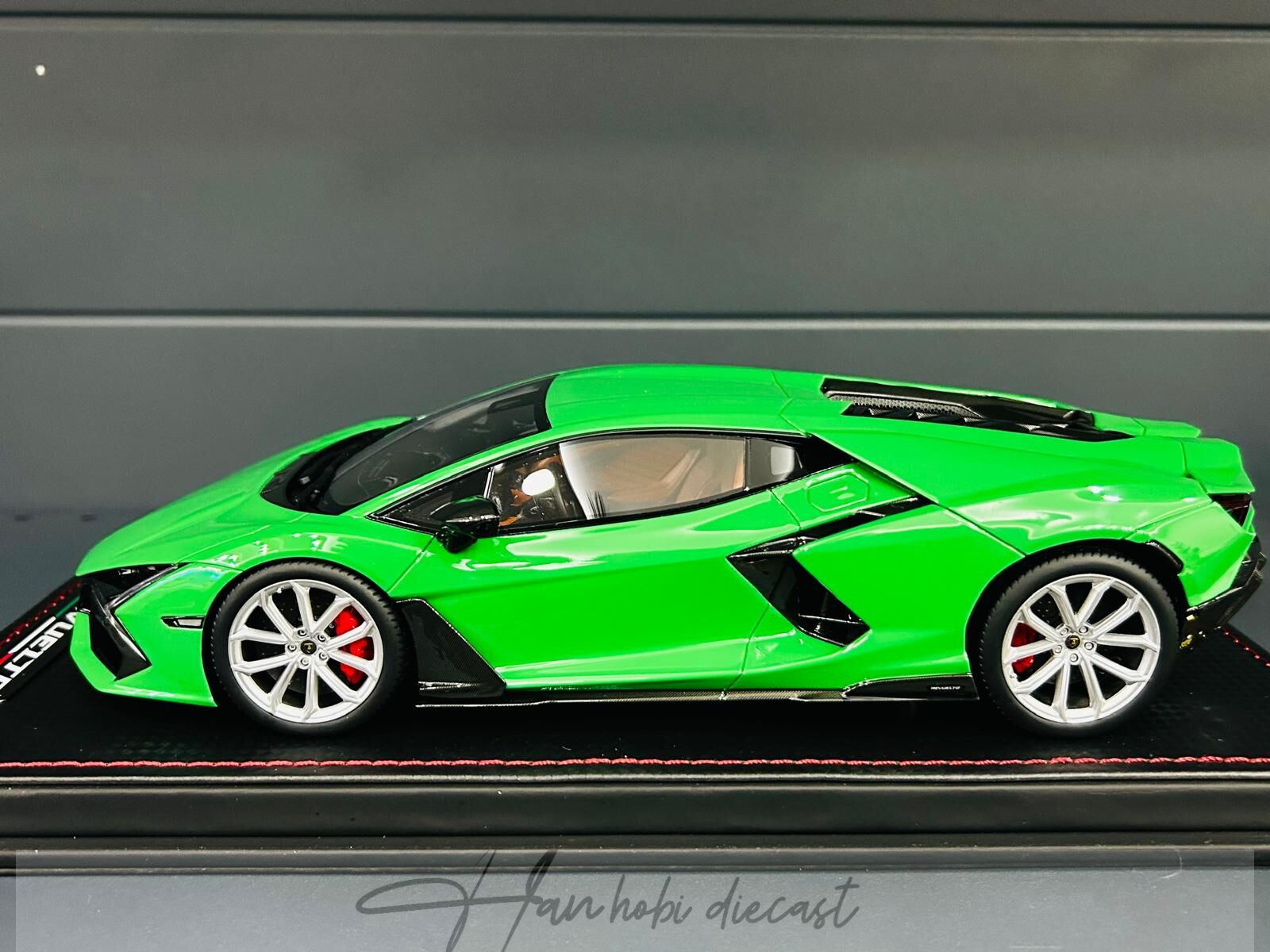 Lamborgini Revuelto Green 1:18 Mr Üretici Resin model