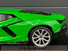Lamborgini Revuelto Green 1:18 Mr Üretici Resin model