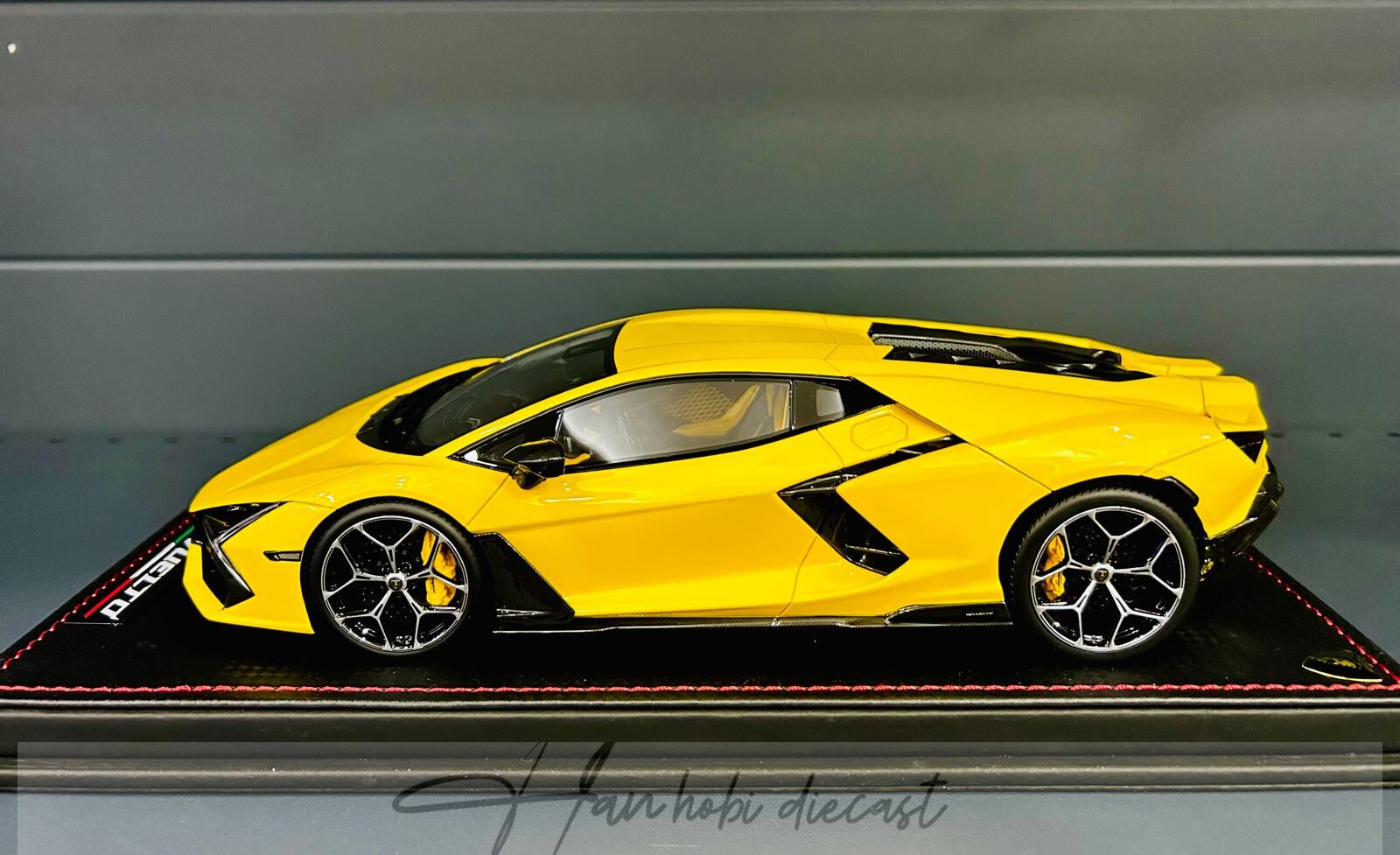 Lamborgini Revuelto Yellow 1:18 Mr Üretici Resin model