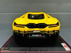 Lamborgini Revuelto Yellow 1:18 Mr Üretici Resin model