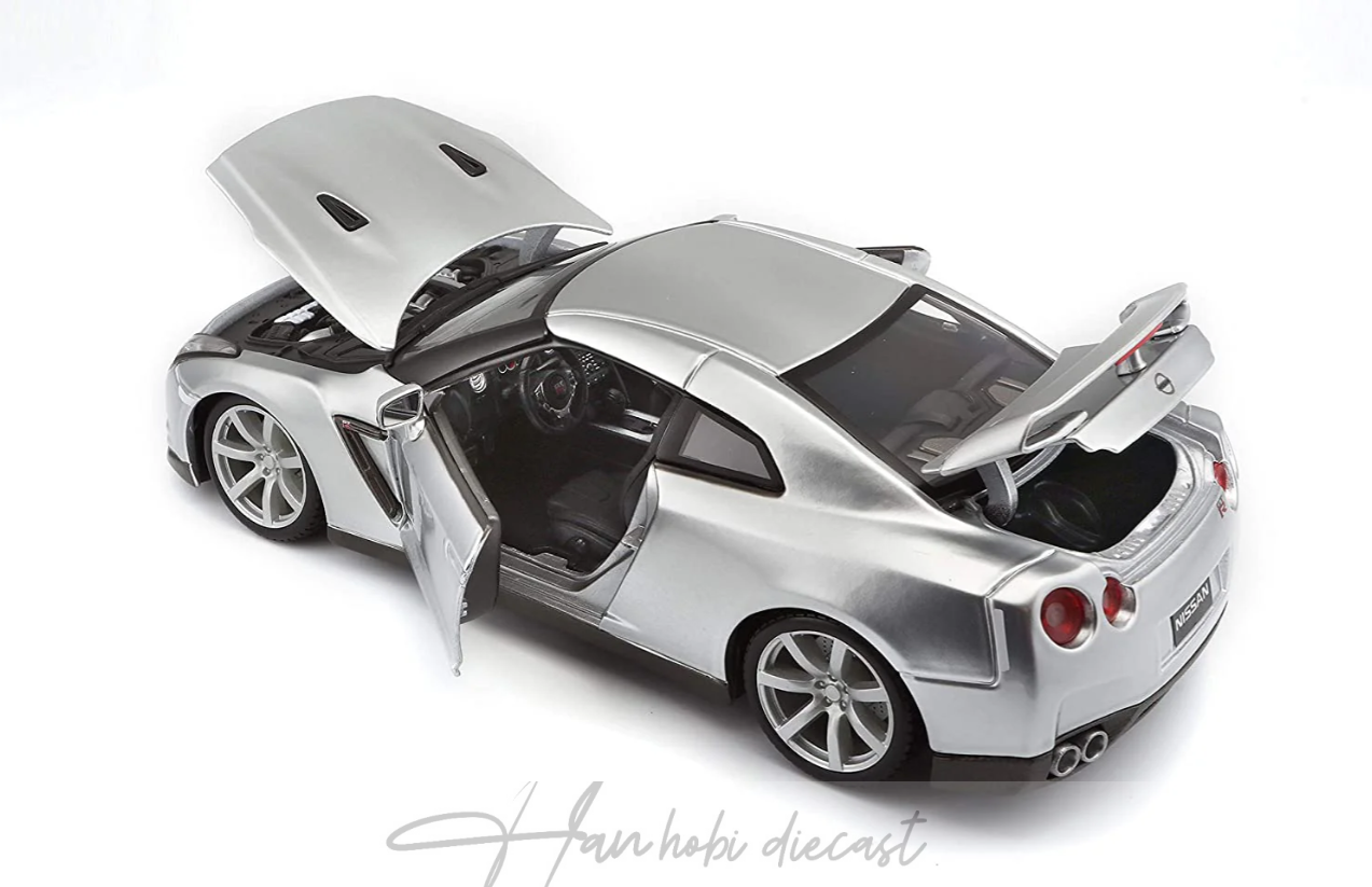 NISSAN GT-R R35 COUPE 2009 Grey 1:18 BURAGO Diecast