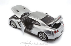 NISSAN GT-R R35 COUPE 2009 Grey 1:18 BURAGO Diecast