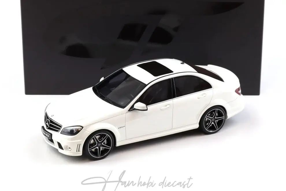 Mercedes Benz C63 AMG W204 Diamond White 1:18 GT Spirit 2007