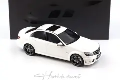 Mercedes Benz C63 AMG W204 Diamond White 1:18 GT Spirit 2007