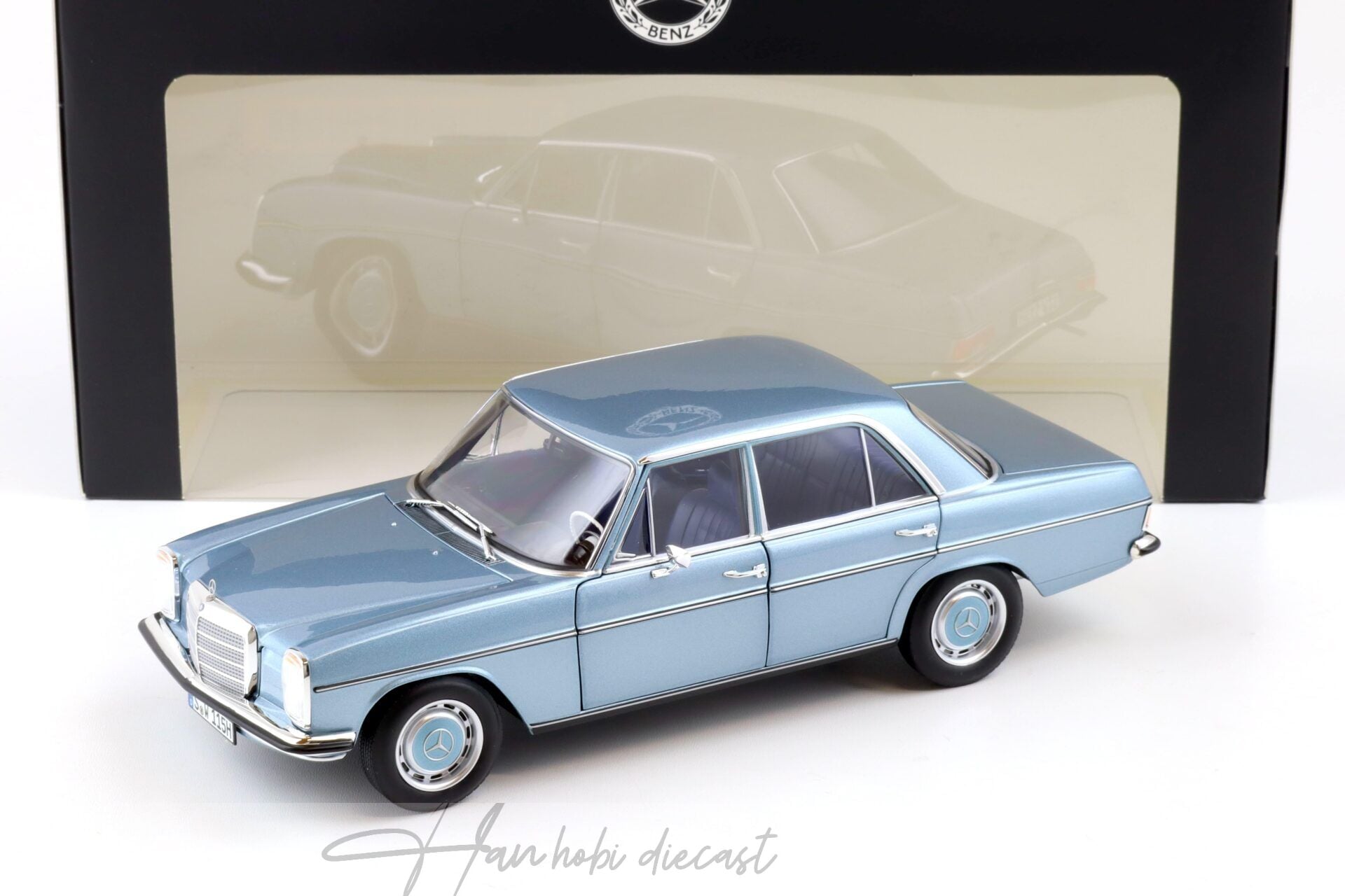 Mercedes 200 W115 Grey Blue DEALER 1968 1:18 Norev Diecast
