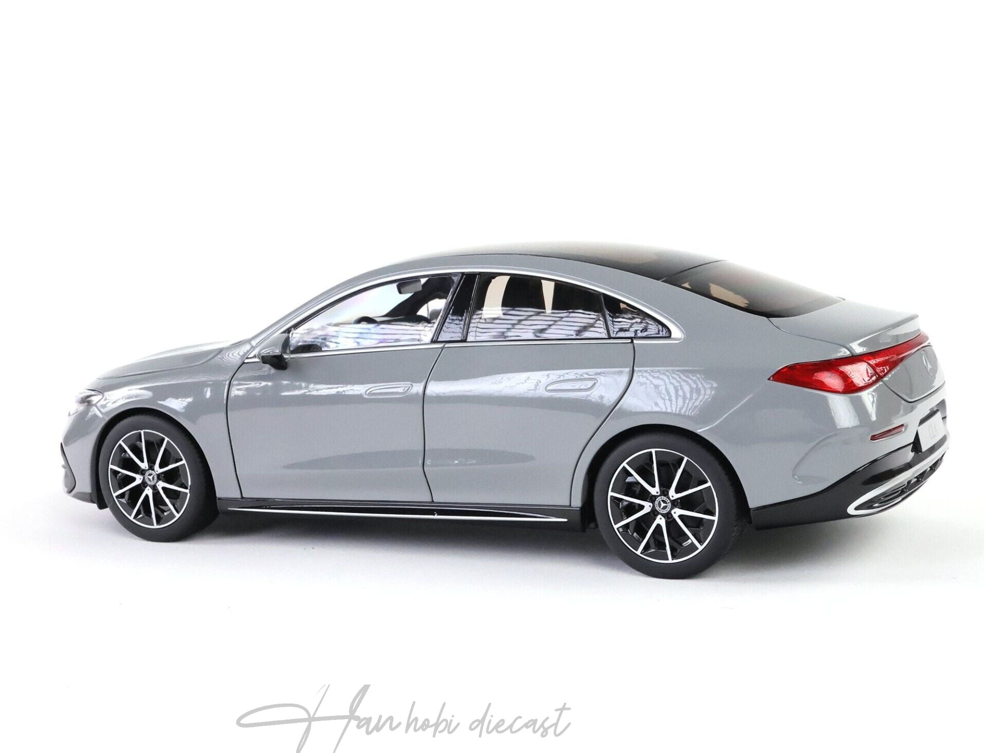 Mercedes Benz CLA C174 Bev Alpin Grey 1:18 NZG 2025 Dİecast