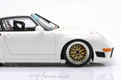 Porsche 911 (993) GT2 EVO, White 1/18 GT SPIRIT Resin