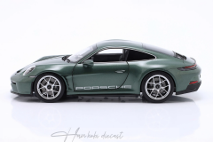 Porsche 911 (992) S/T malachite green 1/18 Norev Diecast