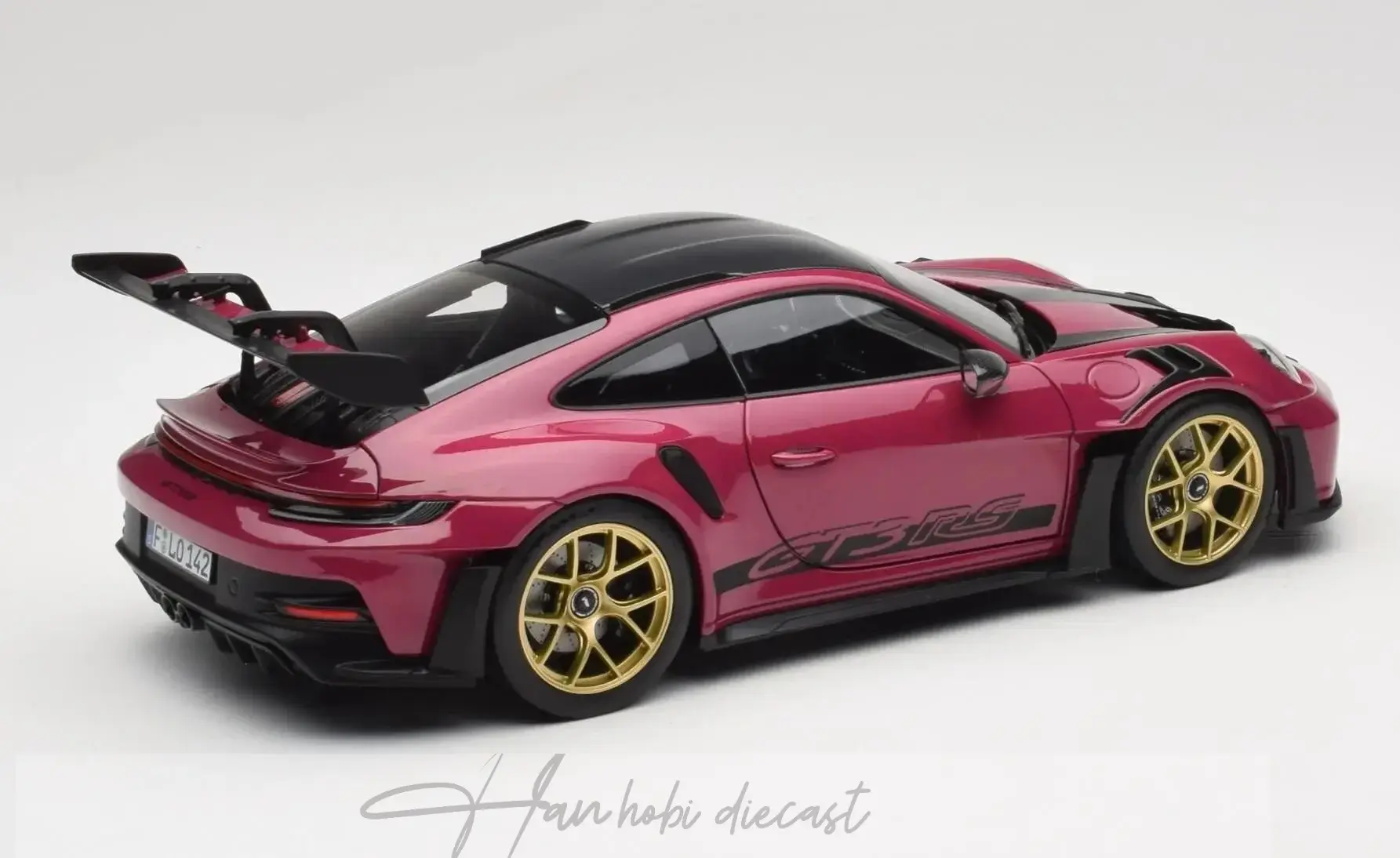 Porsche 992 GT3 RS Weissach Pack 2022 1:18 Norev Diecast